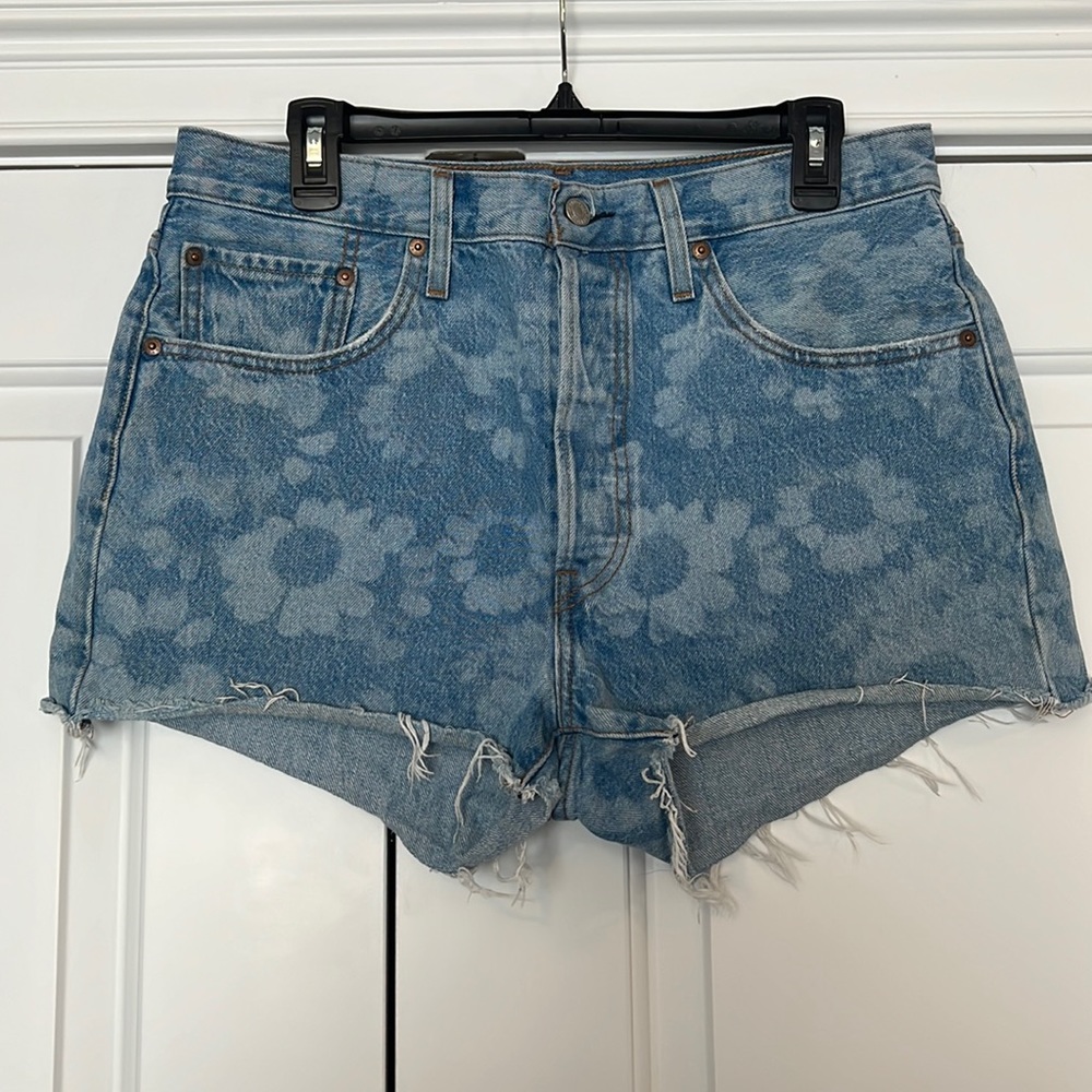 Levi’s 501 Original High Rise Athens Blossom Light Wash shorts size 32